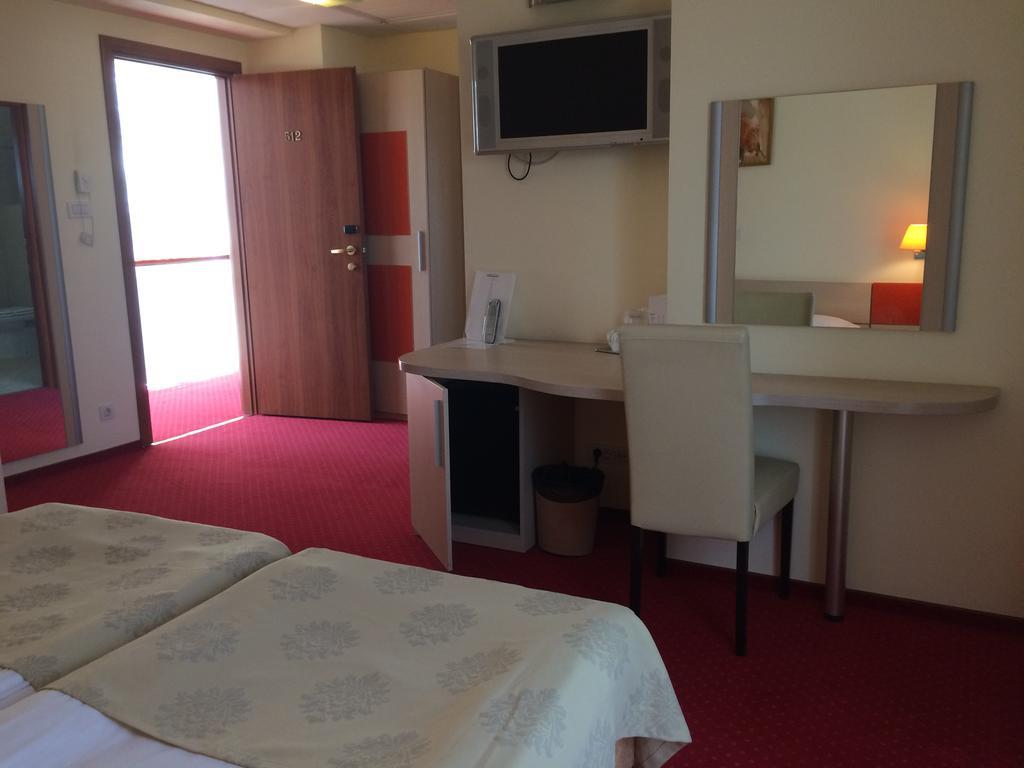 Euro Hotels Gara De Nord Бухарест Экстерьер фото