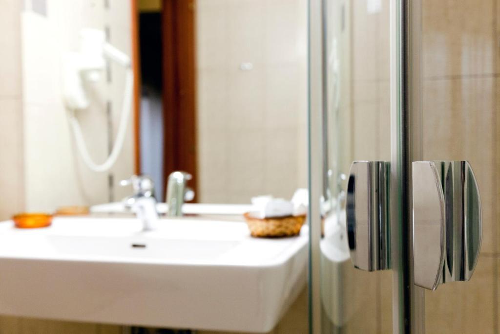Euro Hotels Gara De Nord Бухарест Номер фото